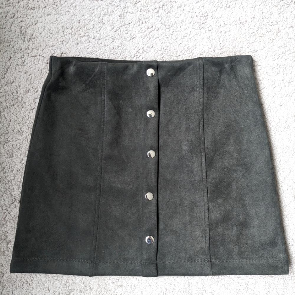 Sage green mini skirt with stretchy waistband, size medium